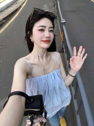 姐妹们,这个小V脸面膜真的爱了,下颚线不清晰 咬肌比较大双下巴明显的一定要试试!让你变成精致小V脸#v脸面膜#v脸提拉紧致面膜#小V脸#胶原面膜 #小v脸