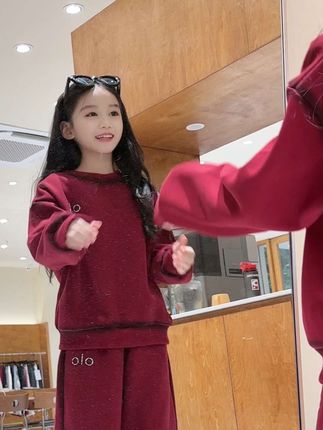 #老爸带娃系列#快乐父女 2025新款韩版休闲套装阔腿裤舒适时尚七天无理由#童装#生女儿就是用来打扮的 #卫衣套装