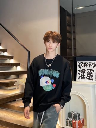 给你家爱运动的儿子安排这款休闲卫衣了吗 #时尚卫衣 #潮牌穿搭 #圆领卫衣 #穿搭搭配 #潮男穿搭