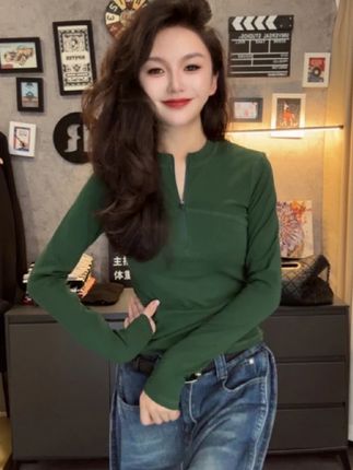 #上热门 纯色正肩高弹力半拉链长袖棉T恤女修身显瘦透气舒适休闲上衣 #高端大气 #早秋穿搭 #休闲百搭 #休闲减龄穿搭 @DOU+小助手 @DOU+上热门 @DOU+好生意