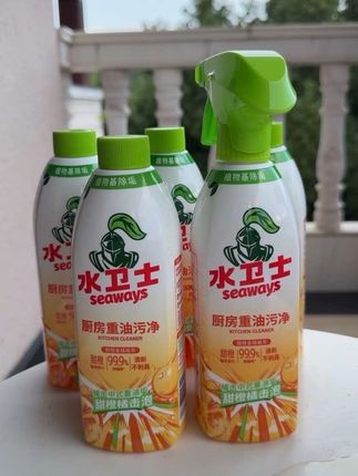 水卫士这次真的放大招了!全新升级配方+新包装,除菌率高达99.9%,不管是灶台、锅具上的陈年老垢,还是墙壁、微波炉、油烟机上的顽固油污,都能轻松瓦解、彻底清除。 现在29.9元直接到手5大瓶!厨房大扫除靠它一步搞定,这个价囤货太值了,手慢无~#水卫士油污清洁剂 #好物推荐 #水卫士 #好东西一起分享 #厨房好物