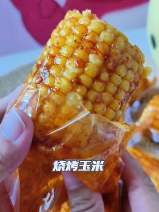 十月稻田又整活了,它家这个烧烤味的黄糯玉米段你们一定要尝尝,真的巨好吃!都是精选东北黑土地的黄糯玉米,再配上它家秘制的烧烤酱汁,香甜软糯,酱香浓郁,你们赶紧去试试。#追剧小零食 #美食 #太好吃了 #烧烤玉米 #十月稻田