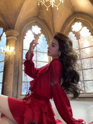 做自己人生的大女主,姐永远昂首阔步向前 #高级感穿搭 #红色系穿搭 #法式穿搭 #遮肉显瘦遮肉减龄 #度假穿搭