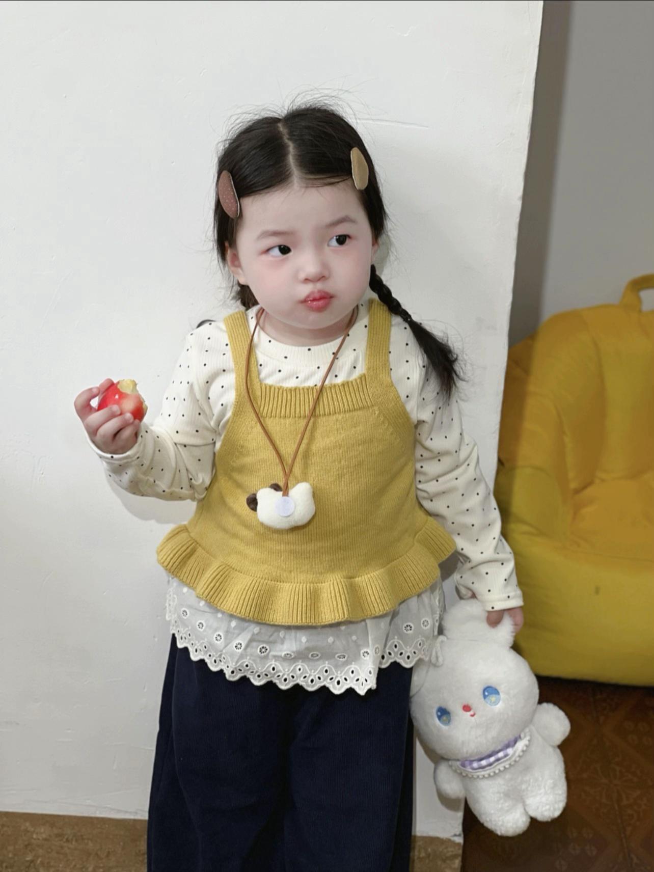 老一辈的总说“以前的孩子 是怎么好养活 怎么好带 一个人带几个孩子 都带过来了” 可时代在变 养育方式也在变 那个年代他们吃过的苦 我为什么要让我的孩子经历一遍 现在已经不是吃饱穿暖就行的年代了 每个妈妈都想尽最大努力去给孩子更好的 不仅要她健康快乐长大 还要用更多的爱和耐心去陪伴他 只为给他一个心灵富足的童年 因为自己淋过雨 更想给孩子撑起一把伞 快乐的童年治愈一生 不快乐的童年要用一生去治愈 童年得到的爱是长大后的光!#全职妈妈 #只有宝妈才懂吧 #宝妈情感共鸣#带娃#当妈后