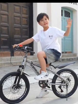 家里有孩子的家长们注意了!自行车真的是个很好的运动,不仅能锻炼孩子的腿部肌肉,还能增强平衡力。想要给孩子买一辆适合的自行车吗?快来看看我们家的吧!#儿童自行车 #爱生活爱骑行 #强烈推荐 #户外骑行