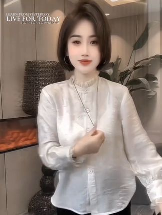 #时尚洋气小衫 穿出自信美丽#面料很舒服 #谁穿谁好看 #早秋穿搭 #时尚穿搭