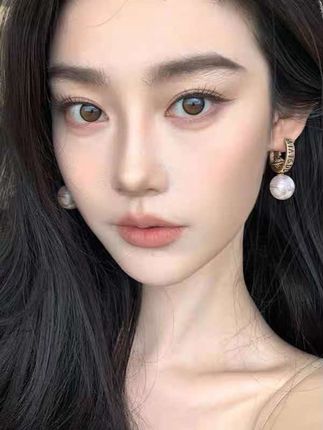 #一款多戴的耳环 出门逛街被问爆了的!独特士星珍珠#耳扣 真的太美了!独特的士星造型搭配上温柔的珍珠设计,简约又高级,日常通勤约会轻松拿捏,氛围感超绝!#耳环饰品 #搭配分享 #真的太好看了