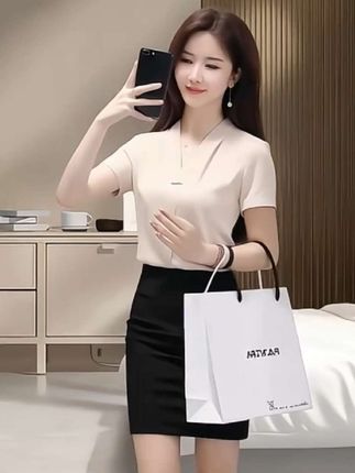 V领衬衫#时尚气质穿搭 #高级感穿搭 #穿出自信穿出美丽 #夏季新款