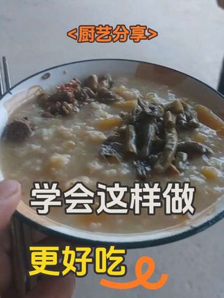 😋家人们,大姐今天又露一手啦!香喷喷的帘子头刚出锅,配上她亲手做的臭豆腐、盐干豆,这一桌子老味道摆出来,瞬间把人拉回小时候——记得那会儿,放学回家总能闻到灶台上飘来的香味,帘子头的软糯、臭豆腐的独特醇厚、盐干豆的咸香,拌在一起扒拉着米饭,能连吃两大碗!现在再尝到这口,味道一点没变,还是记忆里最踏实的滋味。原来最动人的美味,从来都藏在这些带着烟火气的家常里呀🥰你们小时候最惦记家里的哪道菜?快来评论区聊聊,说不定能勾起一堆回忆呢~#家常美味 #小时候的味道 #舌尖上的乡愁