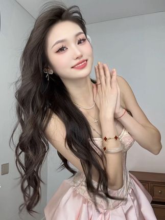 好嫩啊 我说衣服#甜美穿搭 #约会穿搭 #气质这一块拿捏死死的 #胸衣 #甜辣妹