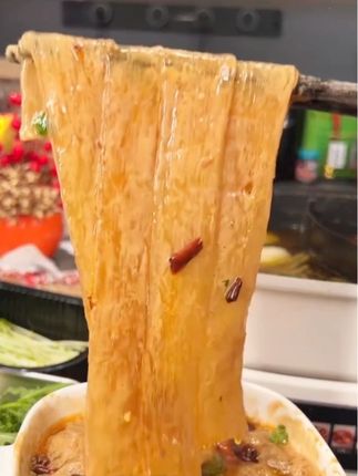 火锅红薯宽粉9.9发9包,平时在家煮个小火锅,麻辣烫,香辣香锅好吃还美味!#火锅宽粉#快来一起尝个鲜 #川粉#经济实惠好吃不贵 #好物推荐🔥