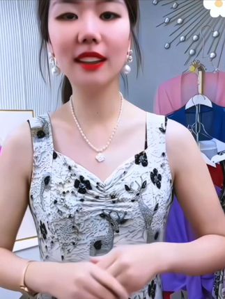 #时尚显瘦碎花连衣裙 #气质优雅 #美观大方 #穿出自己的风格 #谁穿谁好看