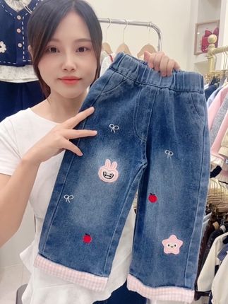 总想把世界上最好的都给你,最后发现这世上最好的就是你#家有萌娃 #秋款新款 #洗水软牛仔#实穿百搭耐看 #牛仔裤分享