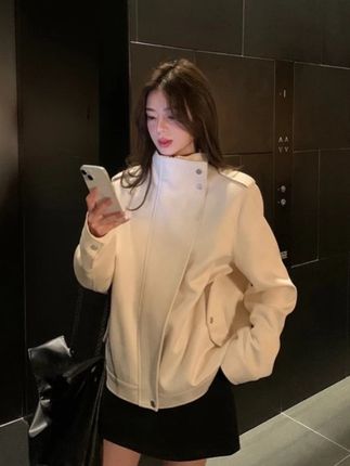 米白色麂皮外套女秋季新款2025设计感机车风宽松夹克#秋季新款#夹克外套#百搭上衣 #休闲穿搭#外套女