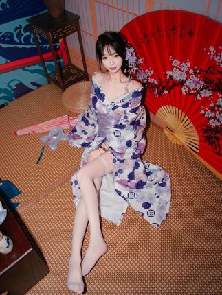哥哥说紫色很有韵味 女生@想冬眠 好乖啊#甜妹 #大长腿 #摄影在抖音#青年创作者成长计划 #樱花妹