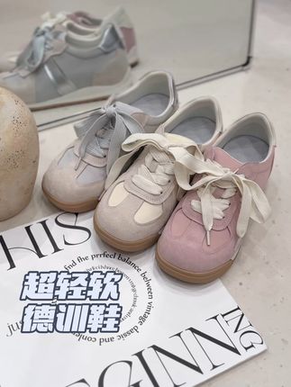 巨显脚小的德训鞋,还是足弓鞋垫,宽胖脚闭眼冲啦~ #晒晒我的秋日穿搭 #秋冬穿搭新鲜感在线 #脚宽脚胖都可以 #宝藏鞋子 #阿甘鞋