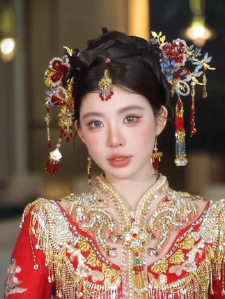 上新啦,这次上的都是超实用的精致减龄款秀禾头饰🪭#化妆师 #新娘 #新娘造型 #中式秀禾 #结婚