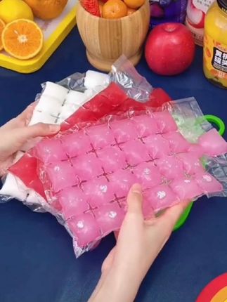 有了这个#一次性冰袋 在家里做冰块,真的很方便呢