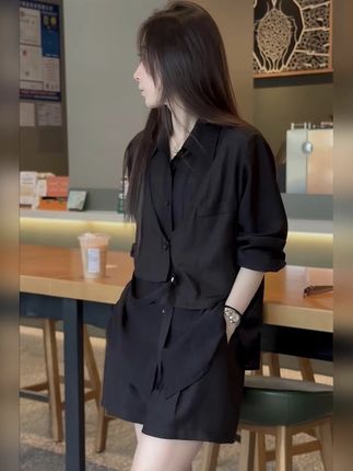 高级感轻熟风休闲时尚套装女夏季薄款假俩件防晒上衣松紧短裤一套#穿搭 #套装测评 #休闲套装穿搭 #高级感穿搭 #轻熟风女装