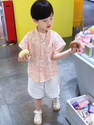 这个痞帅的小套装也太好看了吧,穿上给人一种很干净很阳光的感觉#高品质童装 #男童穿搭 #潮童必备 #萌娃穿搭 #男孩子也要有衣品