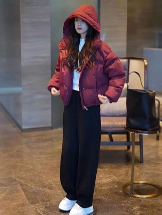 #穿搭 #秋冬穿搭 #休闲减龄穿搭 #棉服也能穿出时尚感 #谁穿谁好看@DOU+上热门