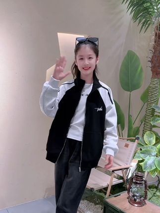 13年的小龙女,身高145体重65斤.衣服试穿150码.同龄孩子你们家身高体重是多少呢。#女童穿搭#童装#潮童穿搭 #女童秋装 #女童休闲外套