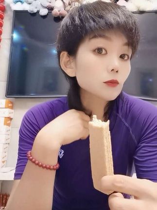 50+的人了,还单纯的给傻子一样,不怕大家笑话,我认为真诚永远是必杀技,别人说啥我信啥,从来没有怀疑过真假!别人问啥我都诚实回答,感觉自己诚实热情像个智障-样…