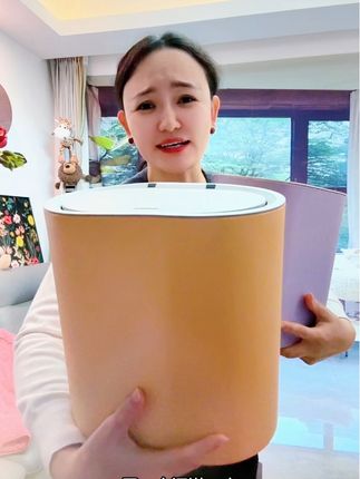 自动开盖,底部还带了滑轮的垃圾桶,买一送一了~#自动开盖垃圾桶 #垃圾桶 #滑轮垃圾桶 #高颜值垃圾桶