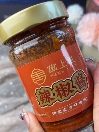 喜欢吃辣的宝子们一定不要错过这个#石磨辣椒酱 ,原味无油鲜辣开胃,不管是拌面蘸饺子,蘸馒头都很好吃,没试过的一定要尝尝#强烈推荐 #辣椒酱#沙县辣椒酱 #下饭菜