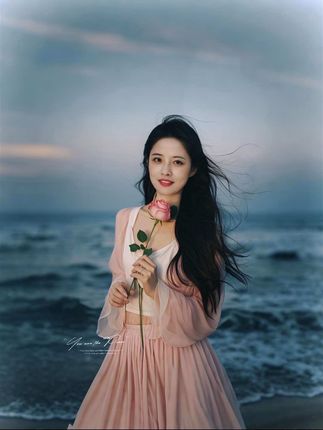 走自己的路,不慌不忙 修自己的心,默默发光 曲曲折折的路总有它的道理 只希望最后一页,是花开万里……