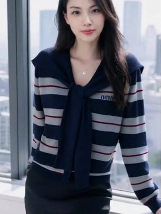 洋气百搭条纹羊毛衫 哥弟阿玛施正品早秋时尚撞色条纹羊毛开衫宽松长袖百搭披肩针织衫#条纹控 #时尚气质穿搭 #洋气上档次 #减龄气质 #洋气小衫