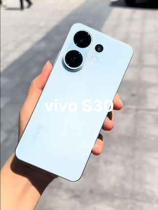 少女心爆棚!郑钦文同款vivo S30桃桃粉来袭。这渐变粉色,恰似鲜嫩多汁的水蜜桃,满是清甜氛围感。轻薄小直屏,手感舒适,单手握持无压力,操作丝滑。5000万潜望长焦搭配富士联名胶片滤镜,拍人拍景都超有氛围感,张张出片。6500mAh大电池+90瓦快充,电量稳稳在线。谁能拒绝?#郑钦文 #vivos30 #vivos30记录我的光彩绽放 #vivos30promini #超美小直屏