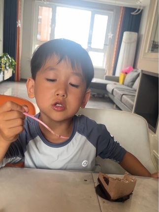@娥哥 @娥嫂 #娥哥随拍 #娥哥的兄弟们 人类幼崽的迷惑行为
