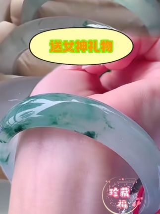 收藏毕业款,一款高冰飘花手镯,精致浪漫又走心礼物就是它!手镯种老冰透#手镯直播间#高冰种#玉石魅力#冰透花玉手镯@DOU+上热门