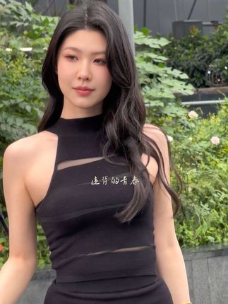 车模弦子,高级感!#美女车模 #完美身材 #优雅气质 #高级感穿搭 #车模弦子