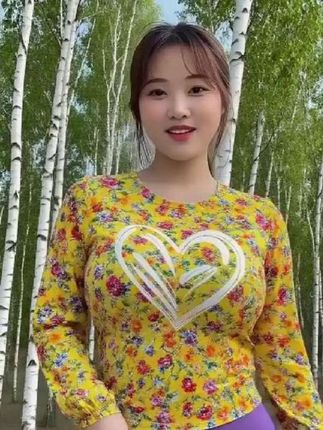 #黄色短袖t恤女款 #视频生成 #室内走廊效果图 #凤凰茶乡 #白色连衣裙小个子