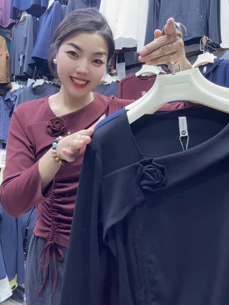 #感谢抖音官方上热门 #女装新品日 #原视频创作