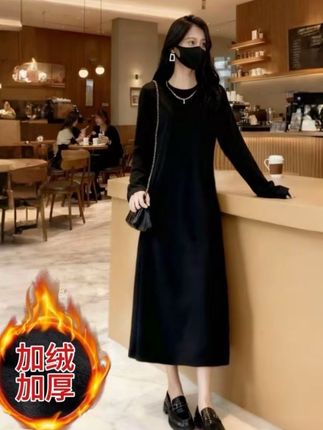 #连衣裙 #显瘦裙子 #小黑裙 #后妈裙 #胖瘦都能穿 @DOU+小助手 @DOU+上热门 @抖音小助手 (现货+运费险)秋冬长袖圆领黑色连衣裙A字长裙显瘦宽松打底裙1527