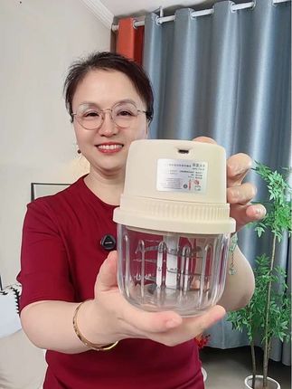 #超便宜超划算 这款高品质的10叶金刚刀头的高硼硅玻璃料理机,不但可以碎肉还可以打蒜泥,还可以给宝宝做辅食 #料理机 #打蒜器 #辅食机#厨房好物