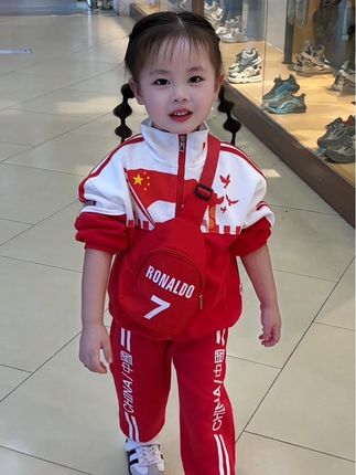 国庆节快到了,提前给给宝贝准备了这套中国红三件套,又国潮又喜庆,面料柔软舒适,男女宝都可穿#萌娃穿搭 #秋季新款 #宝宝穿搭