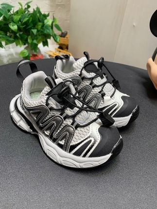 立秋后早晚渐凉,赶紧跟风给娃入了双今年爆火的软底运动鞋,到手一看,颜值和质感都绝了!关键瞟一眼左下角,这价格也太惊喜了!#潮鞋推荐好看不贵 #好物推荐🔥 #品质童鞋 #童鞋好物推荐 #爆款童鞋