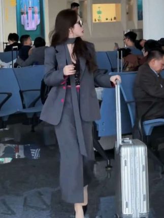 秋季穿搭,时尚潮流洋气套装 西装两件套,,气质显瘦休闲减͔龄͔穿搭 # ̷又̺美又飒,洋气套装。