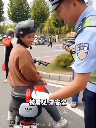 我们生在红旗下,长在春风里。人民有信仰,国家有力量。目光所致皆为华夏,五星闪耀皆为信仰。#反光国旗车贴 #红旗车贴 #车贴 #五星红旗迎风飘扬 #安全守护