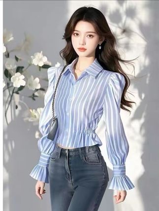 甜美蓝色条纹短款衬衫长袖女士气质高级感喇叭袖洋气上衣2025春季#高级感穿搭 #衬衫 #喇叭袖上衣
