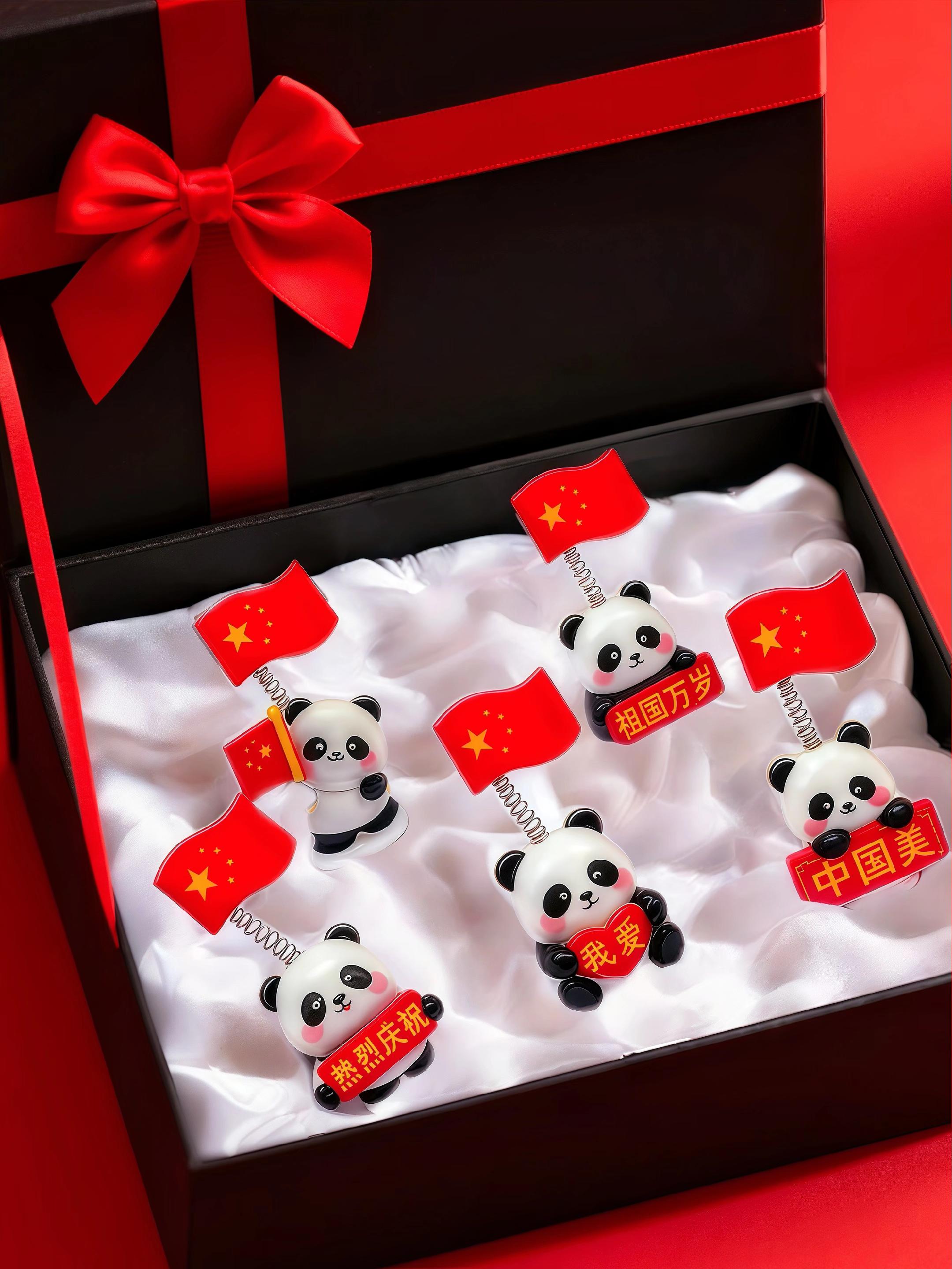 把爱国熊猫摆件放车上,一颠就摇旗,像在说“祖国万岁”,超有仪式感~#汽车摆件 #我爱我的祖国 #红旗摆件 #五星红旗🇨🇳 #创意摆件