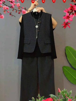 早秋新款欧货时尚气质牛角扣轻奢马甲打底衫半身裙(裤子)三件套#洋气减龄