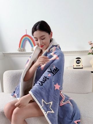 儿童中小学生专用午睡毯披肩毯子毛毯斗篷冬加厚可爱午休毯多功能@抖加🔥上热门🔥dou+🔥热点宝