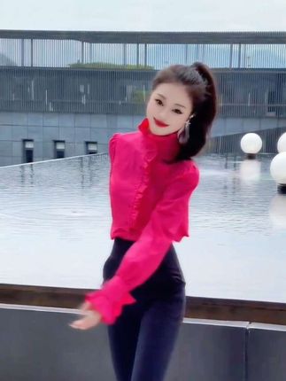 #春秋穿搭 #好身材好气质 #女人味穿搭 #衬衫穿搭 #我要上热门🔥