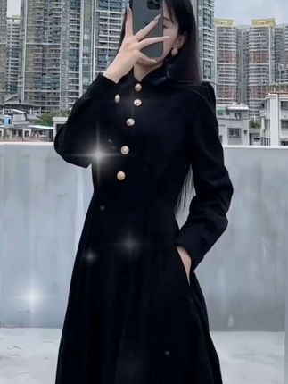 #创作灵感 早秋时尚百搭风气质简约连衣裙小众polo领纽扣长袖收腰显瘦连衣裙#穿搭 #时尚 #高端大气 #优雅气质