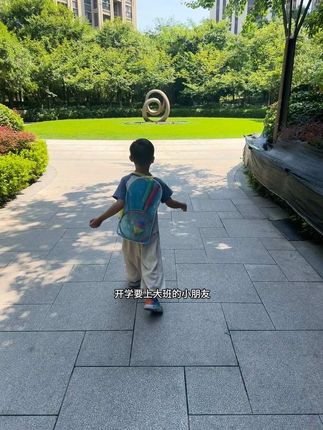 终于有商家开窍了,把篮球、羽毛球、跳绳组成了这个跑跳投组合,一次到手三件好方便!尤其家里有在上幼儿园的宝宝,快安排!#宝妈分享 #儿童运动 #跳绳 #儿童羽毛球#篮球